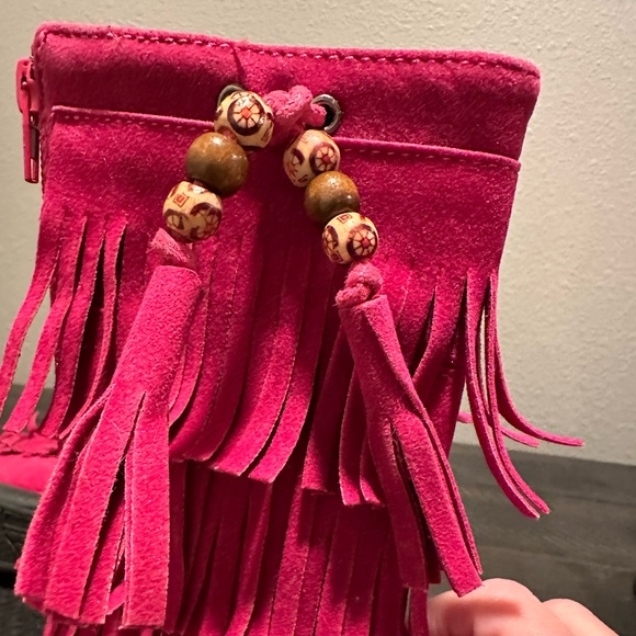 Sitos fuchsia fringe moccasin style zip boot, with bead accent. Baby sz 4 - Picture 3 of 9